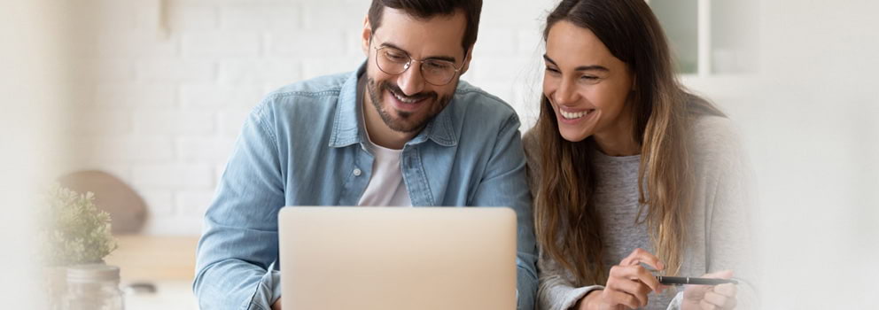 Gale Credit Union man and woman on computer