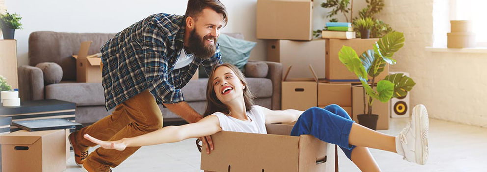 Gale Credit Union man and woman with packing boxes